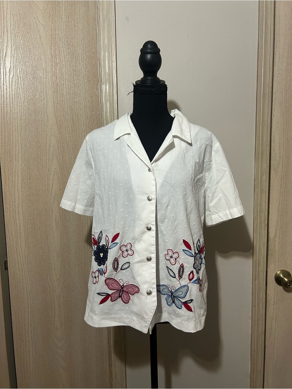 Alfred Dunner White Textured Button-Up Shirt
